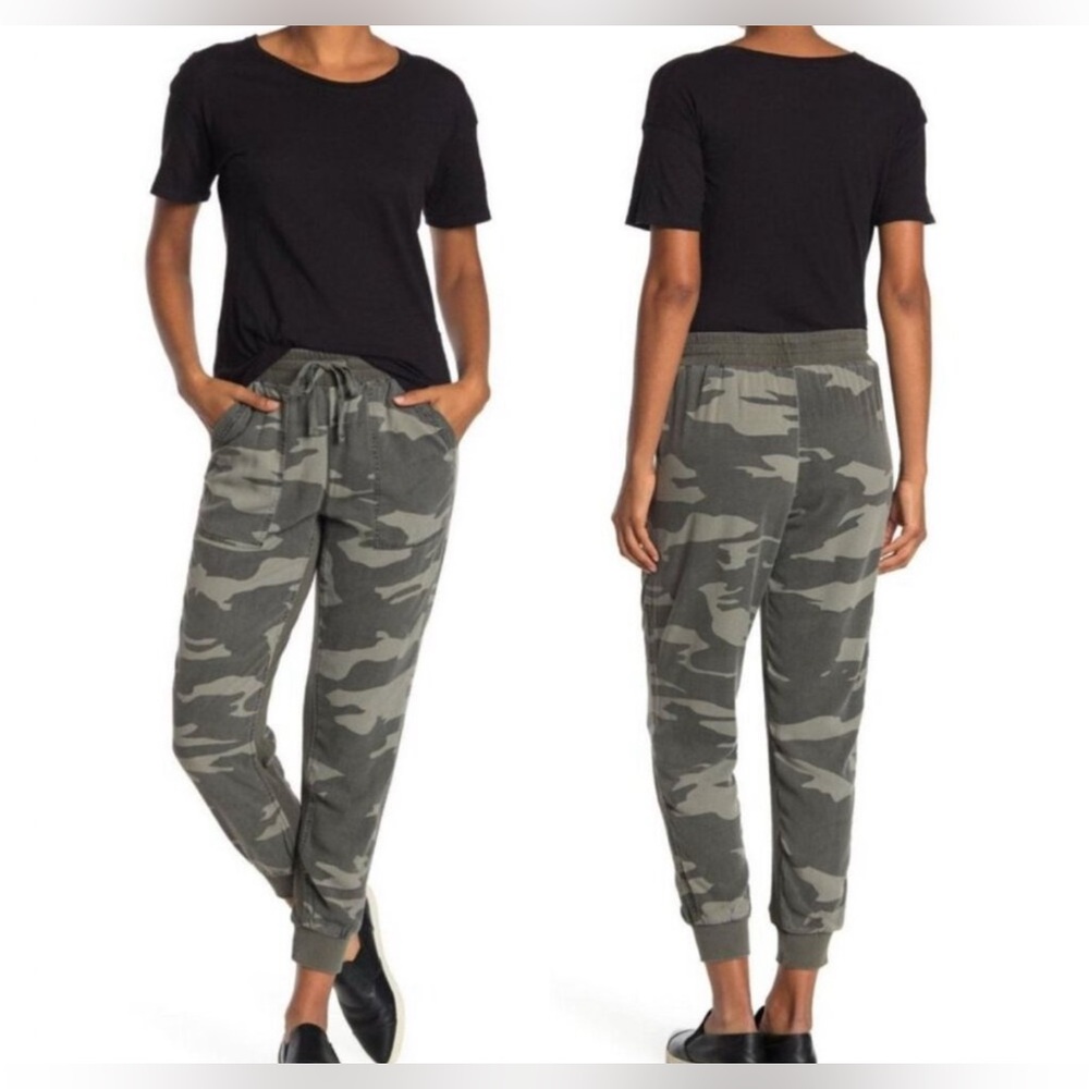 EUC - Splendid ‘Boardwalk’ Army Green Camo Print Rayon Joggers